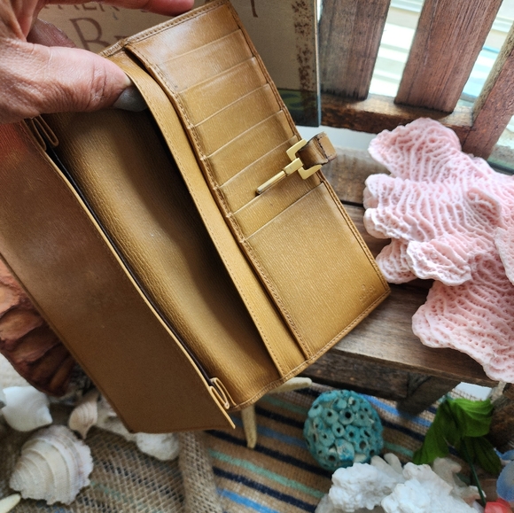 Gucci Vintage Golden Leather Wallet - Picture 8 of 9